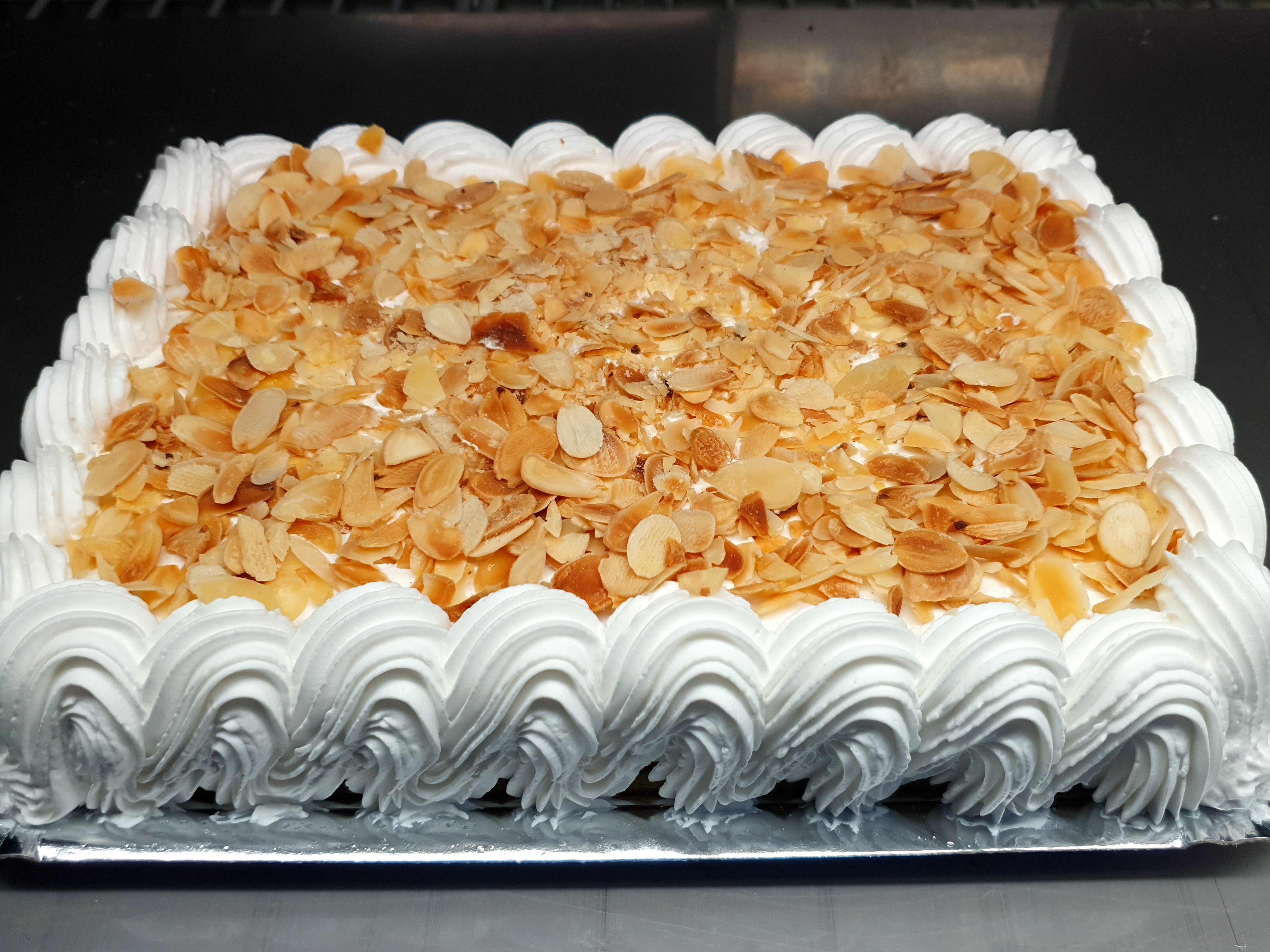Tarta de Nata y Almendras